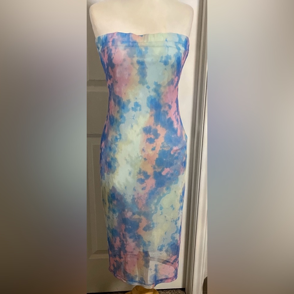 Circle T Blue and Pink Strapless Sheath Dress